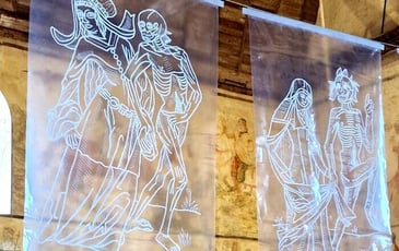 Les peintures murales de l'église du XIIᵉ et XVIᵉ, dont la Danse Macabre
