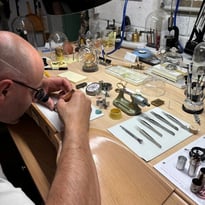 Visite d'un atelier d'horlogerie ancienne
