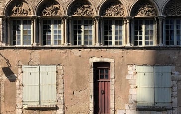 Visite libre de la maison canoniale du XIIIᵉ siècle face à la cathédrale