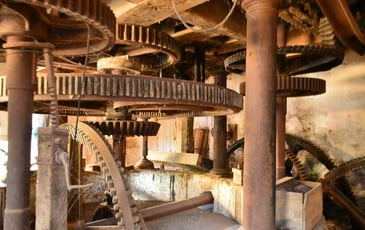 Visite guidée d'un moulin à eau de 1841 en production électrique